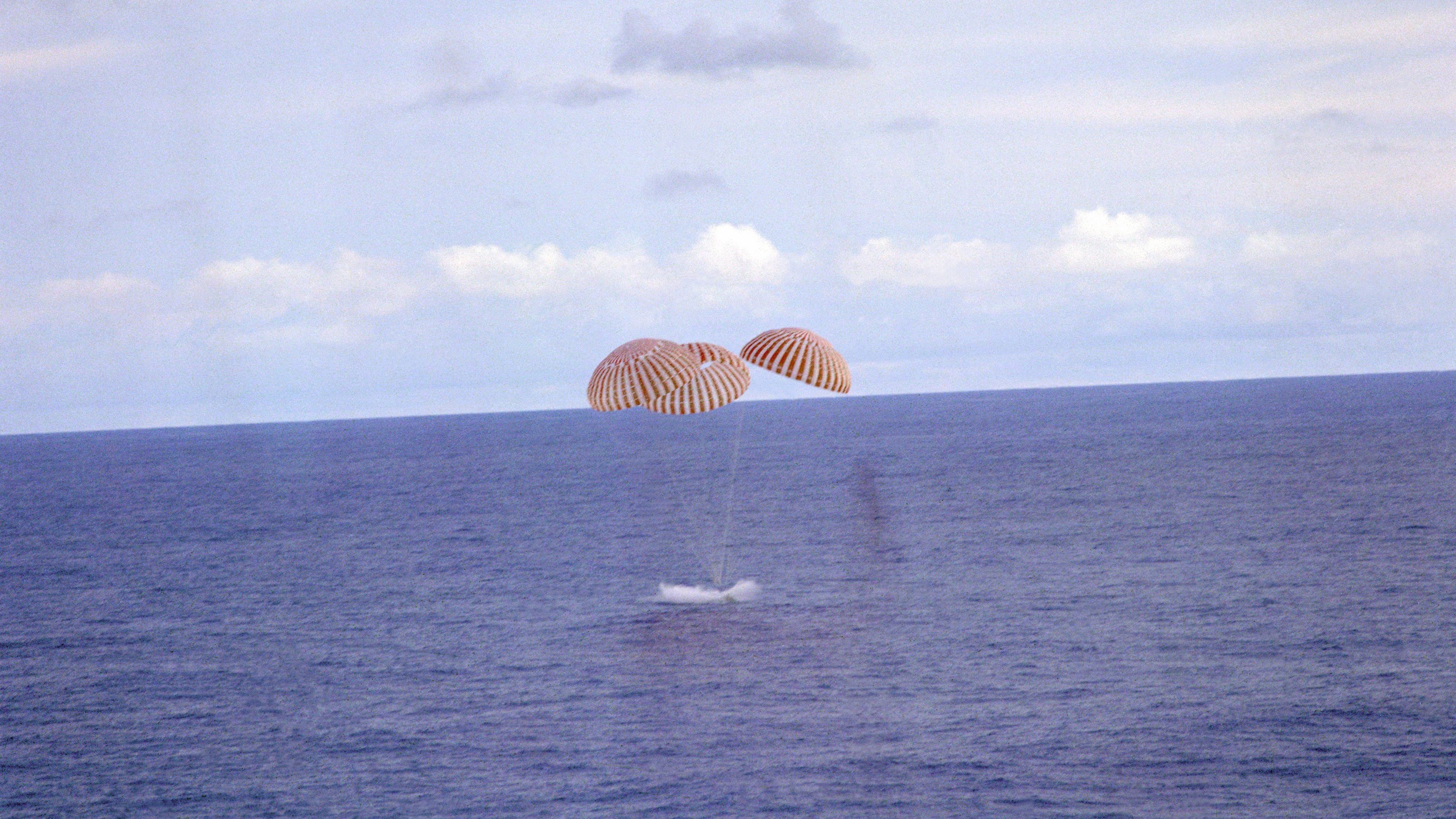 Moment in which Apollo 13 splashed down.